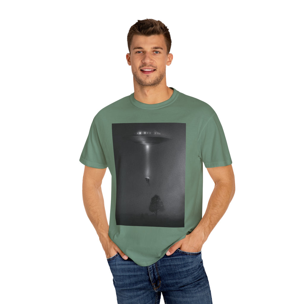 Unisex UFO Encounter T-shirt - Garment-Dyed Cool Tee for Sci-Fi Lovers