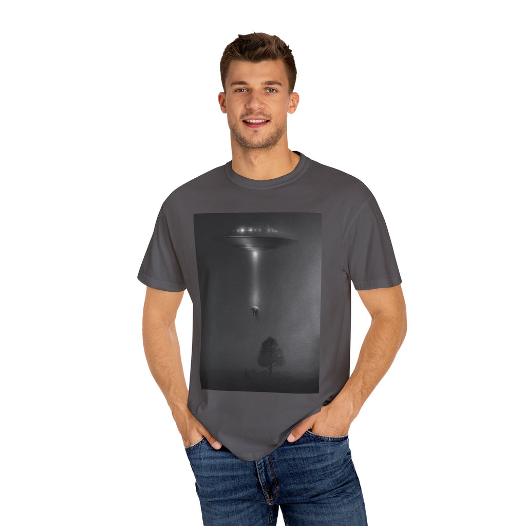 Unisex UFO Encounter T-shirt - Garment-Dyed Cool Tee for Sci-Fi Lovers